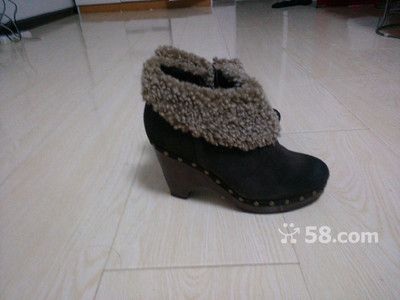 正品保障，舒适之选 解析达芙妮头层磨砂牛皮棉鞋的冬季魅力